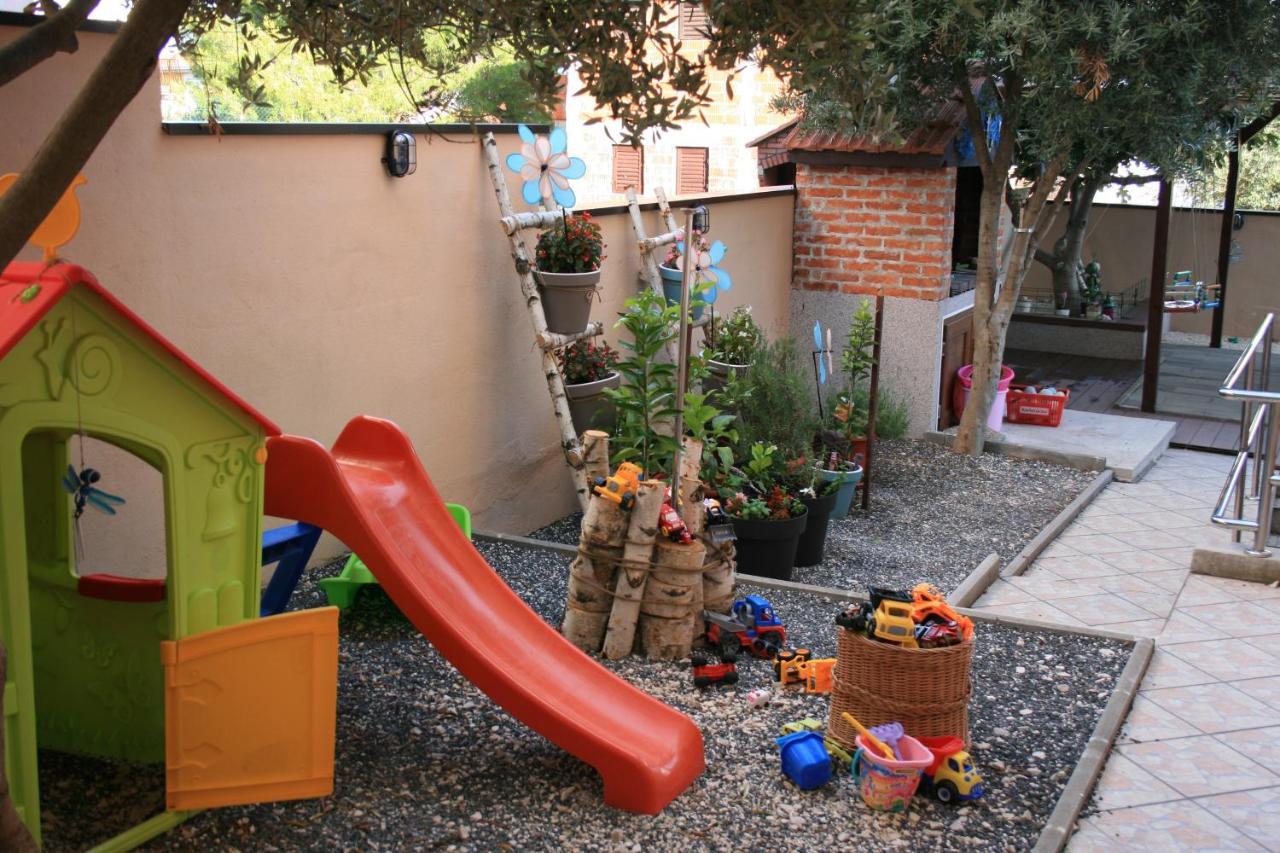 Apartmani Mia Трогир Экстерьер фото